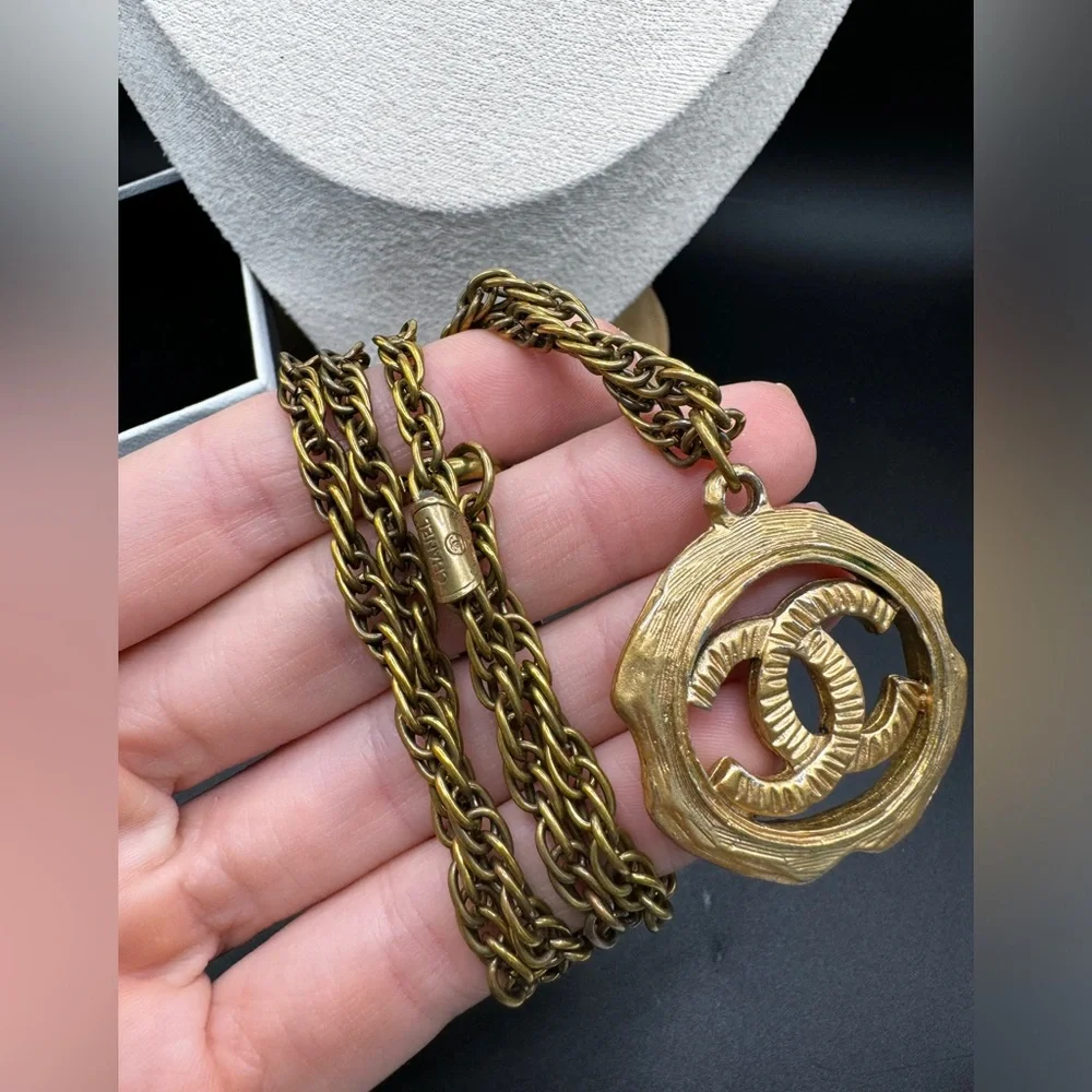 LOT 1544 24K gold plated CHANEL vintage necklace